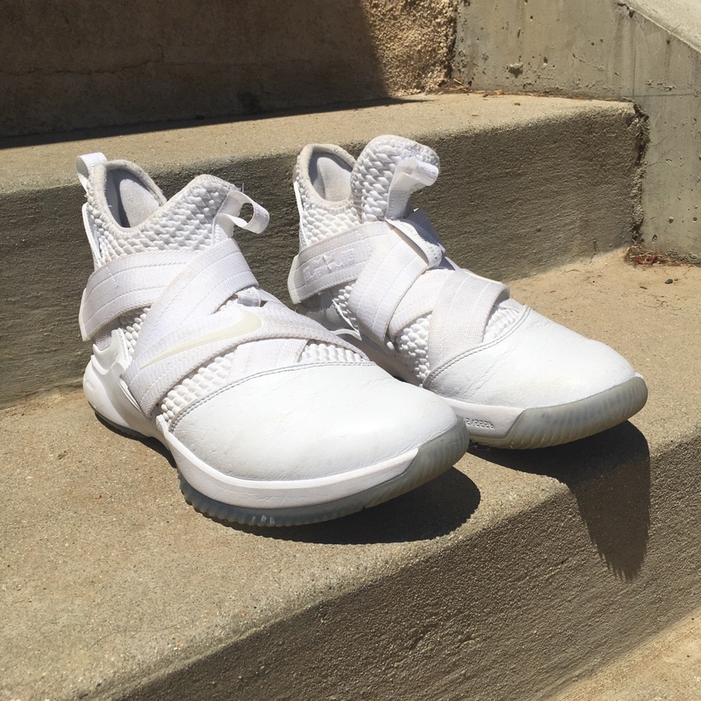 Nike lebron soldier 12s Basketball shoes